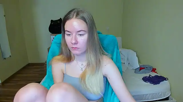 Snapshot of EmilyPaw chatting on February 2025 09:58:02 AM EmilyPaw online show from February 2025 09:58:02 AM