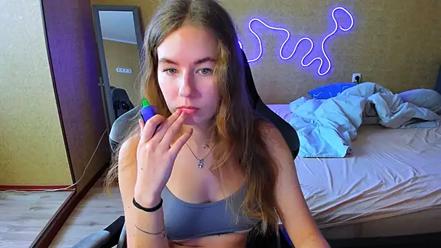 EmilyPaw online show from May 2026 09:28:02 AM