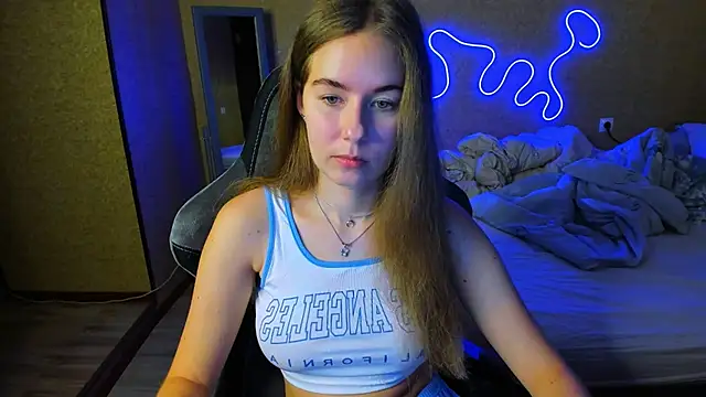 EmilyPaw online show from June 2026 07:05:01 PM