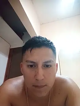 Snapshot of LuisMex1998 chatting on May 2026 01:01:02 AM LuisMex1998 online show from May 2026 01:01:02 AM