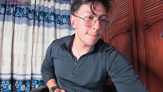 Snapshot of Amon__ashford chatting on February 2026 03:23:01 AM Amon ashford online show from February 2026 03:23:01 AM