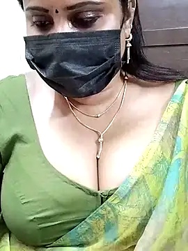 Queenflowerr online show from February 2025 01:30:01 PM