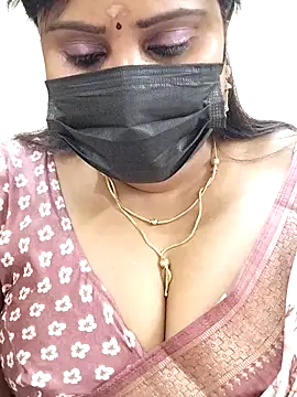 Queenflowerr online show from February 2025 03:41:02 PM