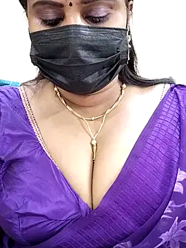 Queenflowerr online show from March 2025 04:42:02 PM