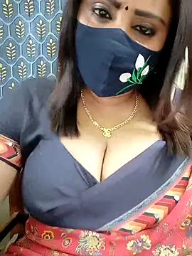 Queenflowerr online show from April 2026 06:09:01 PM