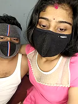 Snapshot of Love-N chatting on November 2025 07:35:02 PM Love-N online show from November 2025 07:35:02 PM