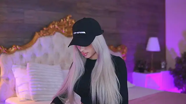 Juicy Jessye online show from October 2025 07:44:02 PM