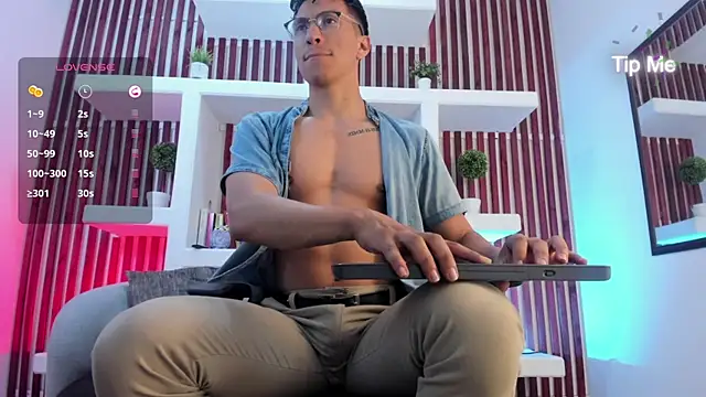 Snapshot of ApoloCruz chatting on September 2025 04:34:02 AM ApoloCruz online show from September 2025 04:34:02 AM