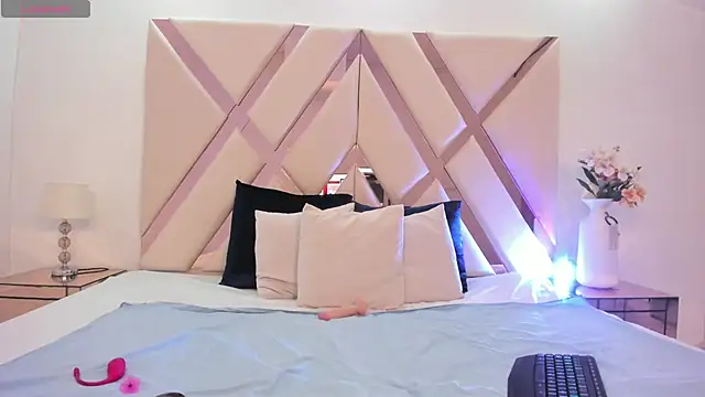 taliarussel online show from February 2025 09:53:02 PM