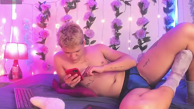 Snapshot of izan_20 chatting on April 2026 09:54:01 PM izan 20 online show from April 2026 09:54:01 PM