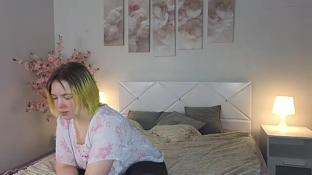 Manic pixie  online show from February 2025 11:02:01 AM