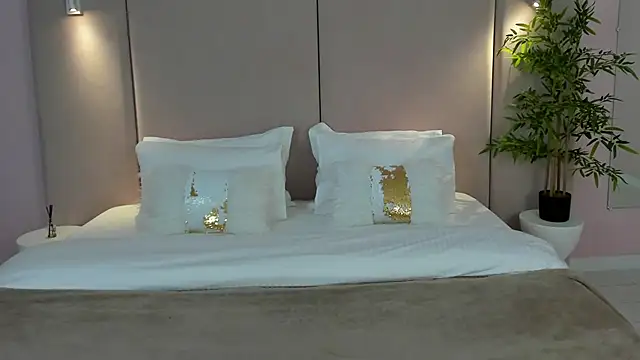 Snapshot of SandraTucker chatting on November 2025 02:55:01 AM SandraTucker online show from November 2025 02:55:01 AM