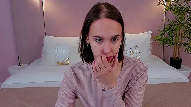 Snapshot of SandraTucker chatting on February 2026 03:00:02 AM SandraTucker online show from February 2026 03:00:02 AM