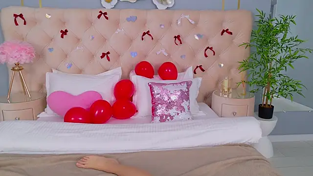 Snapshot of SandraTucker chatting on February 2026 02:59:02 AM SandraTucker online show from February 2026 02:59:02 AM