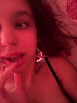 Snapshot of SandraTucker chatting on February 2026 06:37:01 AM SandraTucker online show from February 2026 06:37:01 AM