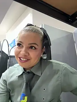 Snapshot of Ariana-07 chatting on May 2026 02:04:01 PM Ariana-07 online show from May 2026 02:04:01 PM