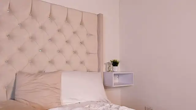 Snapshot of bella_bloomg chatting on January 2025 10:19:01 PM bella bloomg online show from January 2025 10:19:01 PM