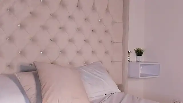 Snapshot of bella_bloomg chatting on January 2025 10:19:01 PM bella bloomg online show from January 2025 10:19:01 PM