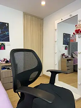 Snapshot of KarlaWild chatting on October 2025 03:10:02 AM KarlaWild online show from October 2025 03:10:02 AM