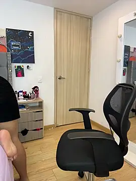 Snapshot of KarlaWild chatting on November 2025 12:31:02 AM KarlaWild online show from November 2025 12:31:02 AM