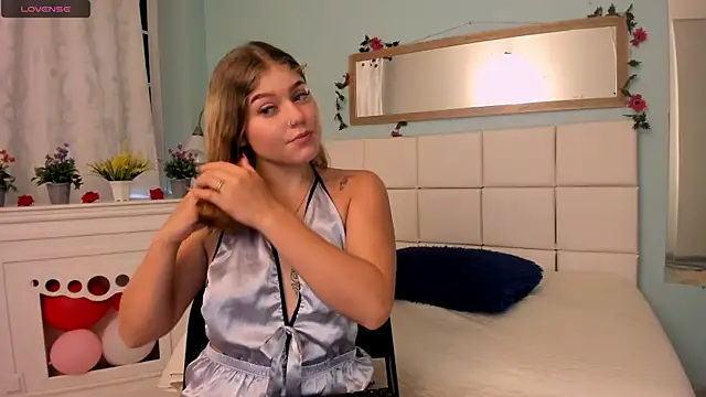 Snapshot of alaia_greyy chatting on February 2025 01:30:02 PM alaia greyy online show from February 2025 01:30:02 PM