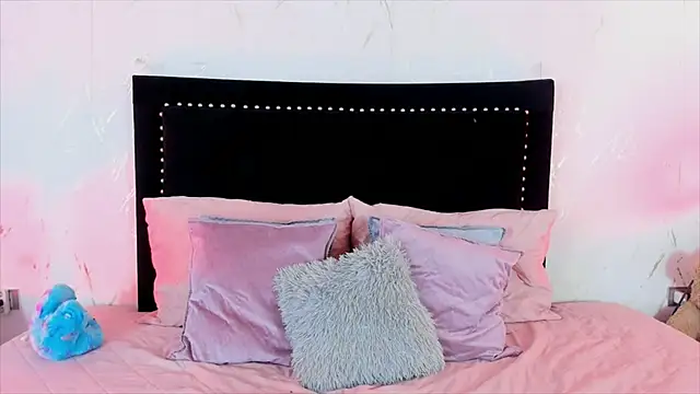 Snapshot of LittleCuties chatting on January 2026 02:58:02 AM LittleCuties online show from January 2026 02:58:02 AM