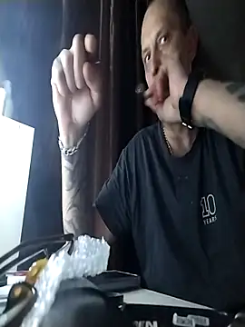 Snapshot of MaxDevilWhite chatting on November 2025 07:57:01 PM MaxDevilWhite online show from November 2025 07:57:01 PM