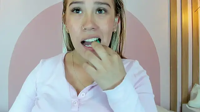 Lannajansen online show from March 2026 02:39:02 PM