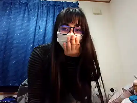 Snapshot of Sisi_cute chatting on February 2025 05:25:02 PM Sisi cute online show from February 2025 05:25:02 PM