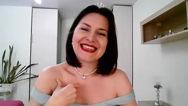 Victoria Glam online show from April 2026 02:01:02 PM