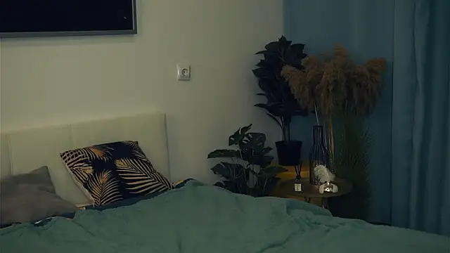 VeronaCritchlow online show from March 2025 02:00:01 PM