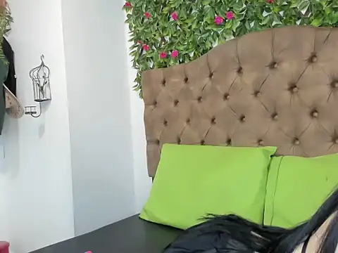 MelodyHott2 online show from October 2025 02:13:01 PM