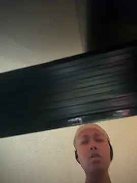 Snapshot of squirmxx10 chatting on January 2026 11:07:01 PM squirmxx10 online show from January 2026 11:07:01 PM