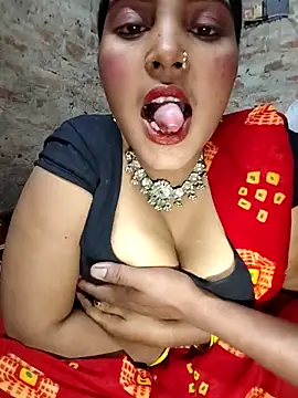 Snapshot of Simrandeshipp chatting on December 2025 04:26:01 PM Simrandeshipp online show from December 2025 04:26:01 PM