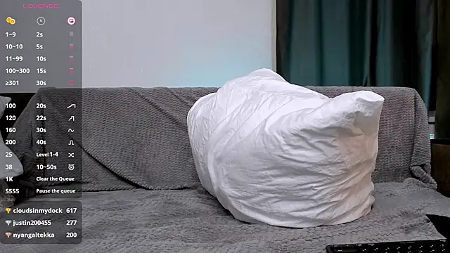 Snapshot of Shiny_Jennifer chatting on January 2025 10:46:02 PM Shiny Jennifer online show from January 2025 10:46:02 PM