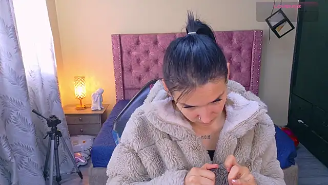 Snapshot of Sofii_cutee chatting on February 2026 12:53:02 PM Sofii cutee online show from February 2026 12:53:02 PM