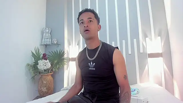 Nikki and Mayk online show from February 2026 02:40:02 AM