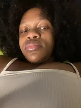 Snapshot of Boneca25 chatting on November 2025 11:04:02 PM Boneca25 online show from November 2025 11:04:02 PM