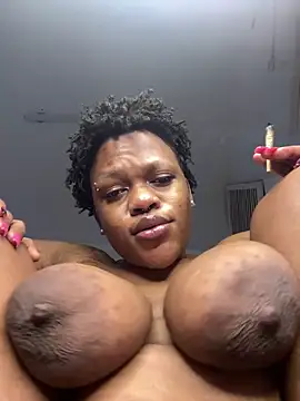Snapshot of Boneca25 chatting on April 2026 01:41:01 PM Boneca25 online show from April 2026 01:41:01 PM
