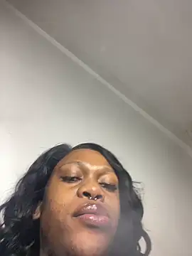 Snapshot of Boneca25 chatting on April 2026 08:28:01 PM Boneca25 online show from April 2026 08:28:01 PM