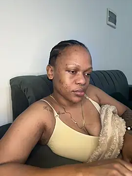Snapshot of Boneca25 chatting on May 2026 10:18:01 PM Boneca25 online show from May 2026 10:18:01 PM