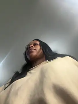 Boneca25 online show from June 2026 04:01:01 PM
