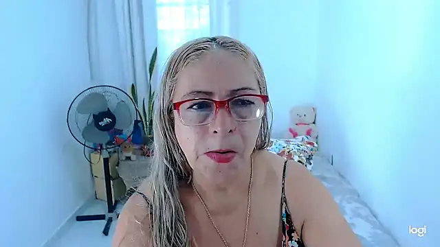 Sweeetnaughty online show from May 2026 01:04:02 PM