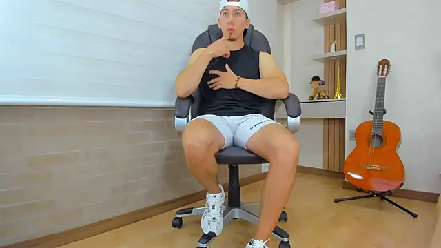 Snapshot of Tombarden chatting on September 2025 10:13:01 PM Tombarden online show from September 2025 10:13:01 PM