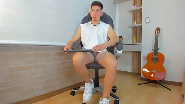 Snapshot of Tombarden chatting on December 2025 07:09:01 PM Tombarden online show from December 2025 07:09:01 PM