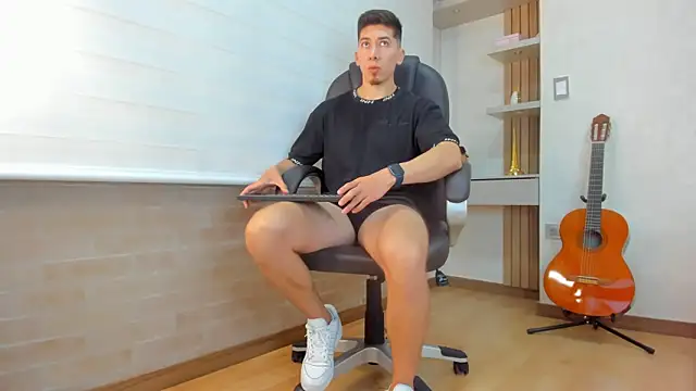 Snapshot of Tombarden chatting on December 2025 07:32:01 PM Tombarden online show from December 2025 07:32:01 PM