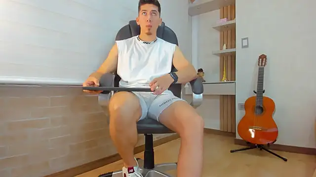 Snapshot of Tombarden chatting on December 2025 07:21:02 PM Tombarden online show from December 2025 07:21:02 PM