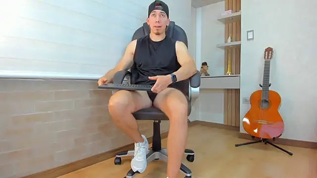 Snapshot of Tombarden chatting on December 2025 07:11:01 PM Tombarden online show from December 2025 07:11:01 PM