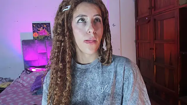 Snapshot of Isangel_ chatting on September 2025 03:11:02 AM Isangel online show from September 2025 03:11:02 AM