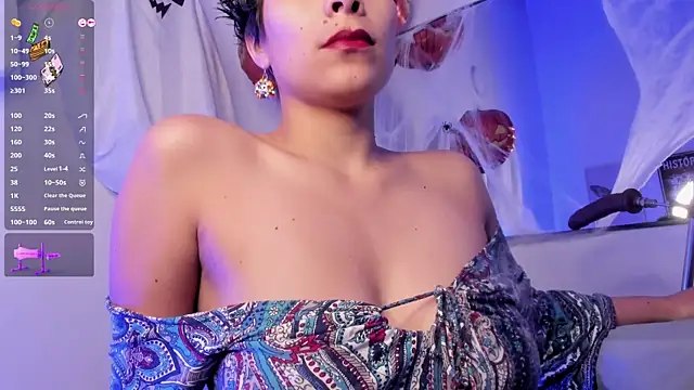 Snapshot of AnaChernova chatting on October 2025 11:29:01 AM AnaChernova online show from October 2025 11:29:01 AM